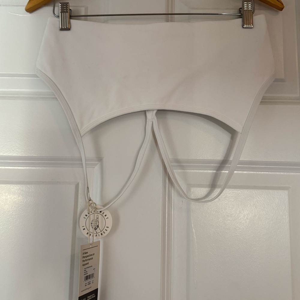 Vuori White Performance Apparel - image 2